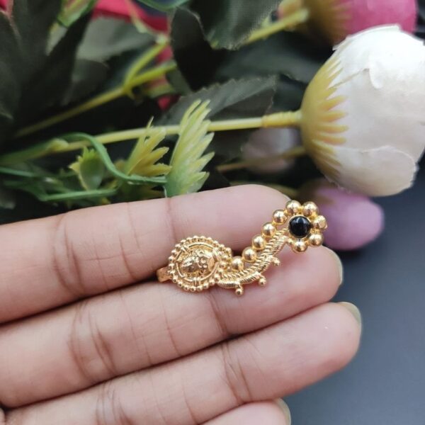 Durga Golden Polish Marathi Nath Nosepin For Girls - "Black"