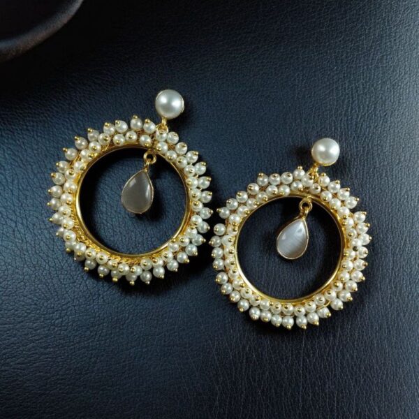 Beautiful Round Stud Earrings Featuring Stones ? Perfect for All Occasions - ''Grey''