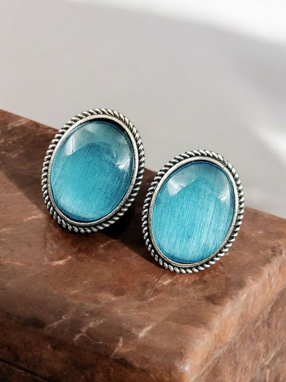 Stylish Monalisa Stone Stud Earrings in Antique Silver Perfect for Daily Use - Image 3