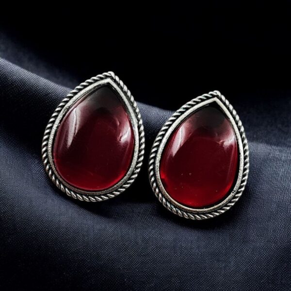 Best Drop-Shaped Monalisa Stone Stud Earrings in Silver Replica Design - "Red"