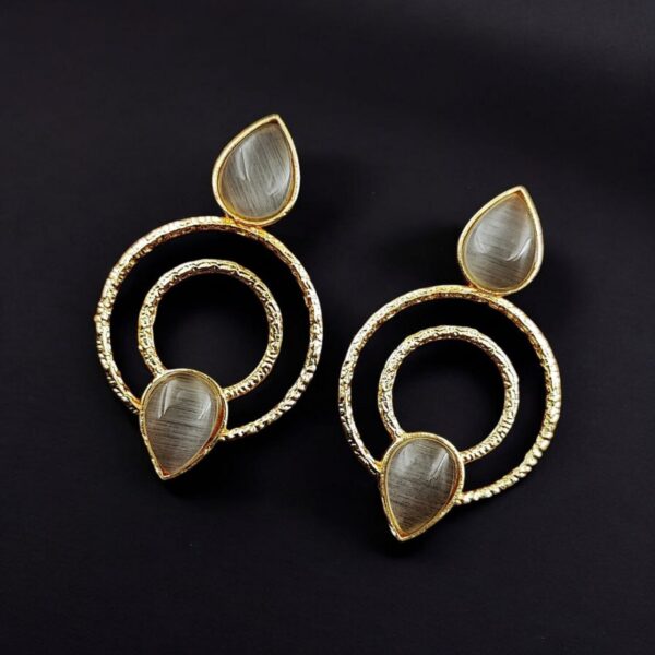 Beautiful Gold-Plated Monalisa Stone Earrings - Perfect Studs for You - "Grey"