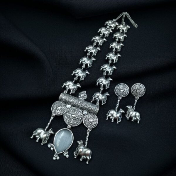 Antique-Style Oxidized Silver Nandi Necklace with Monalisa Stone ? Best Traditional Outfits - "Grey"