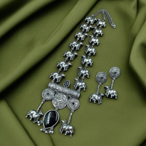 Antique-Style Oxidized Silver Nandi Necklace with Monalisa Stone ? Best Traditional Outfits - "Black"