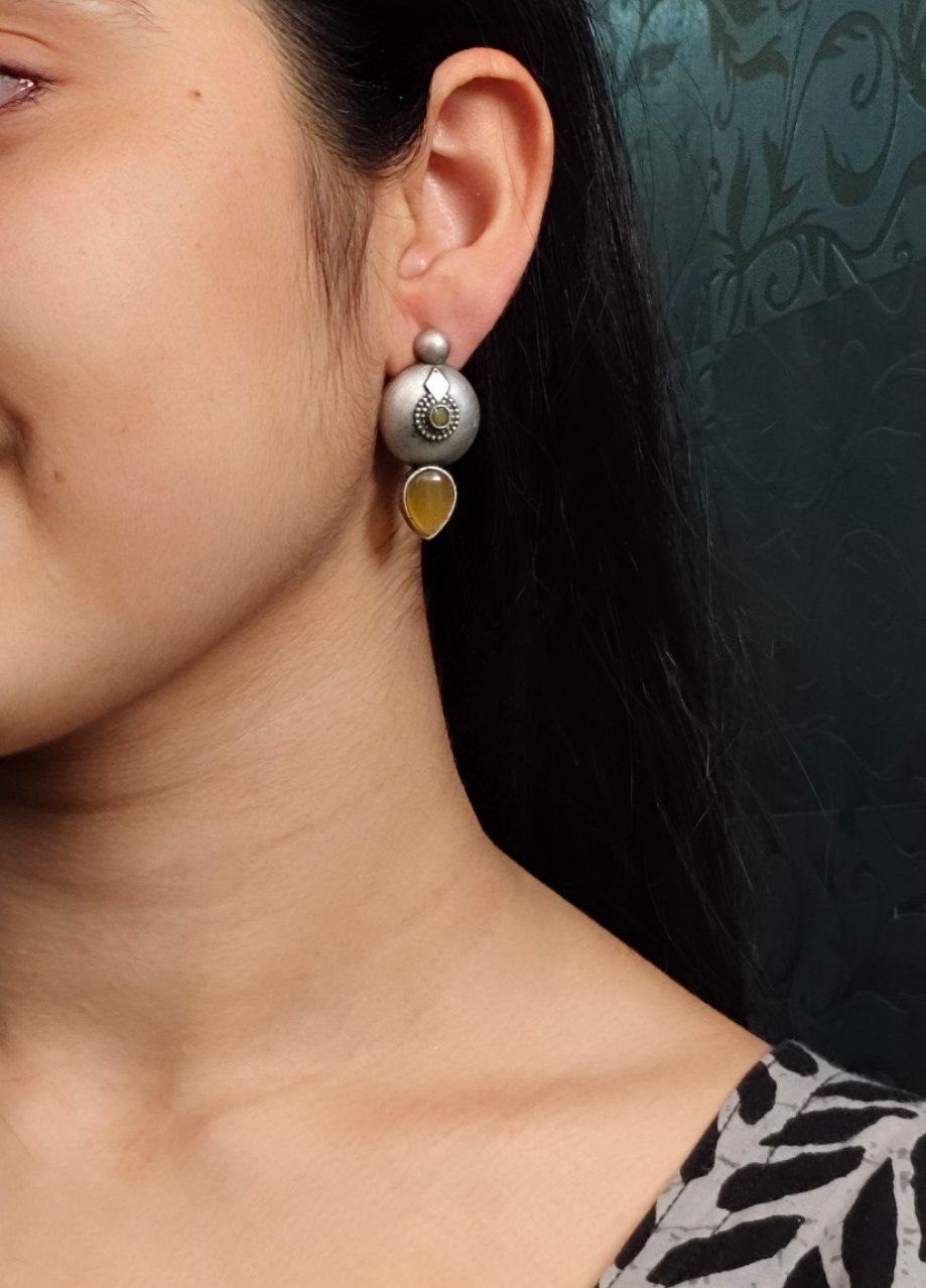 Antique Circle Stud Earrings with Best Silver Touch and Stone Detailing