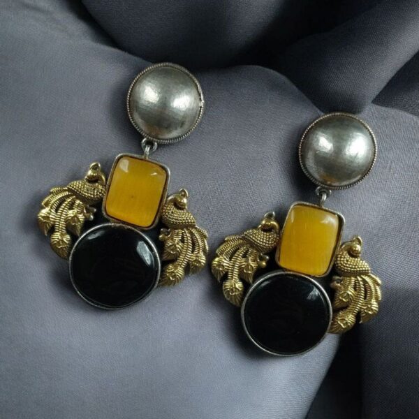 Elegant Peacock-Inspired Two-Tone Brass Earrings with Monalisa Stone ? A Contemporary Choice for Every Occasion - "Yellow-black"