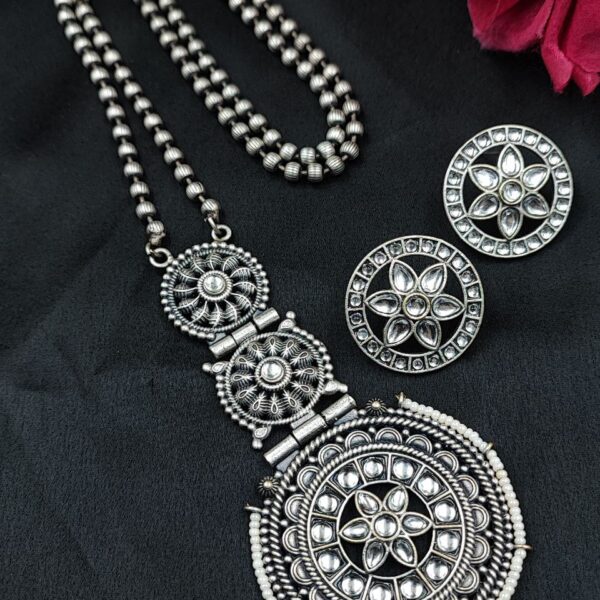 Amazing Flower Design Silver Replica Necklace Set with Round Stud Earrings - "White"